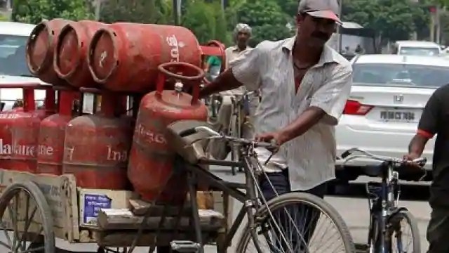 162 रुपए सस्ता हुआ LPG सिलेंडर, जान