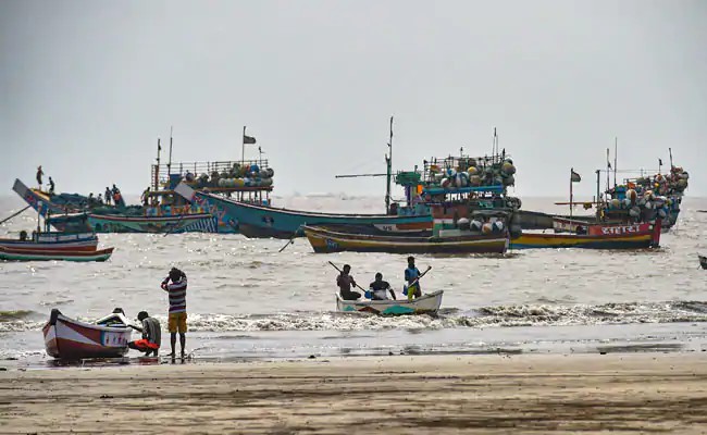 महाराष्ट्र पर च्रकवात का खतरा, मुंब