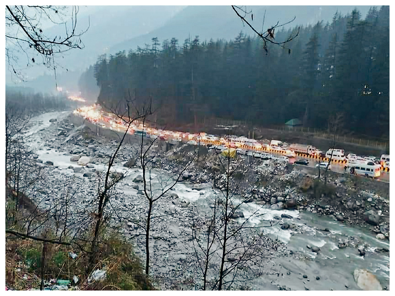 दिल्ली में लगातार दूसरे दिन बारिश, 