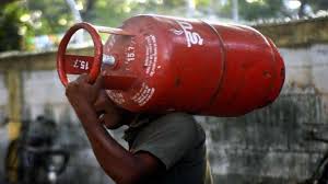 46 रुपए सस्ता हुआ LPG सिलेंडर, 1 मई