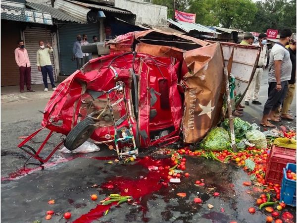 लोडिंग ऑटो को टक्कर मार कर तेज रफ्त