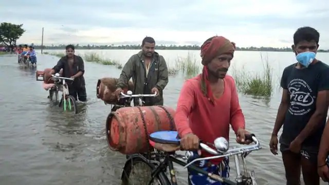 बिहार और असम में बाढ़ से हालत बेकाब