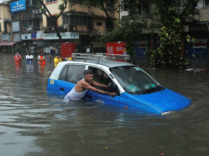 सड़के-रेलवे ट्रैक पानी में डूबे, निच