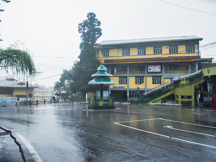 तीन देशों से सीमा लगी, रोज 20 ट्रक 