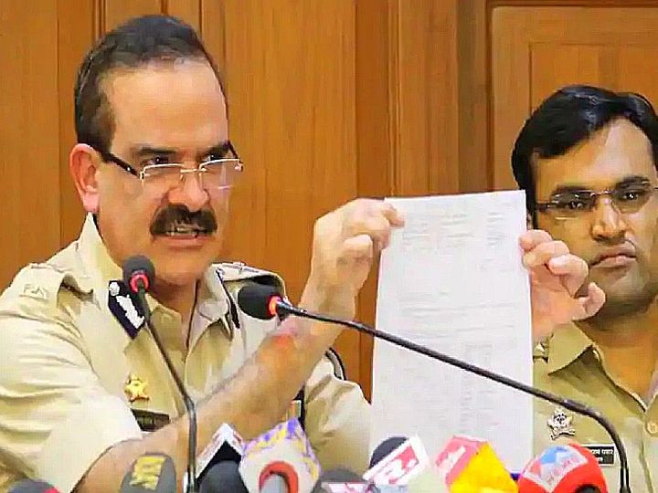 मुंबई पुलिस ने 1400 पन्नों की चार्ज